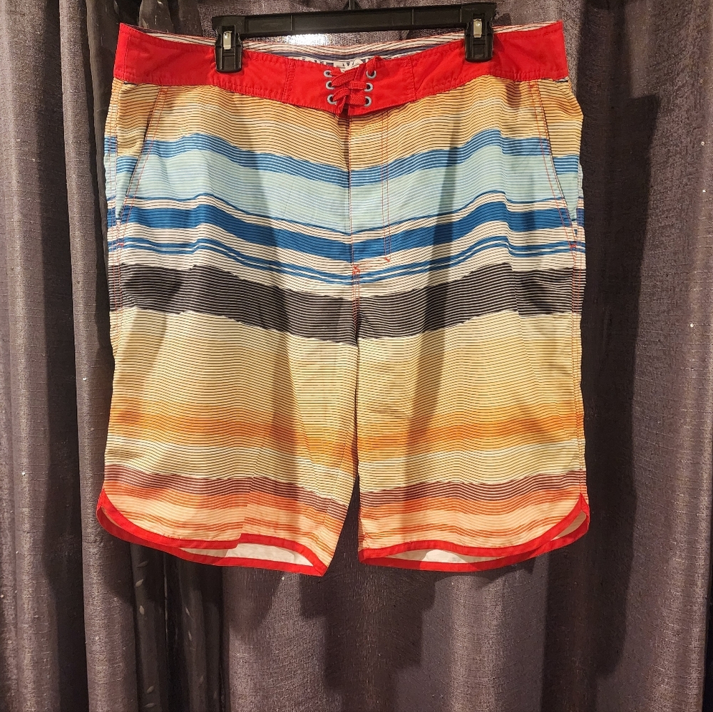 FOREIGN EXCHANGE - Colorful Striped Geometric Board Shorts / Swim Trunks